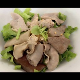 ก๋วยเตี๋ยวต้มเลือดหมู เจ๊ยา กม.2 ตลาด กม.2