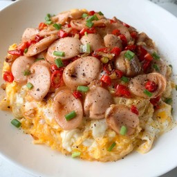 ข้าวใส้กรอกคั่วพริกเกลือ
