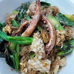 เส้นหมี่ผัดซีอิ้ว กุ้ง หมึก