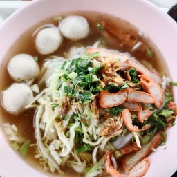 ก๋วยเตี๋ยวน้ำใส ลูกชิ้น