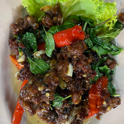 กระเพราแหนมเป็นกับ