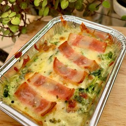 ผักโขมอบชีส เบคอนไก่ Baked Spinach with Cheese and Bacon Chicken