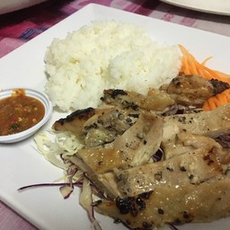 ข้าวหน้าไก่ย่างพริกไทยดำ
