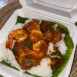 ผัดพริกแกงกุ้งราดข้าว