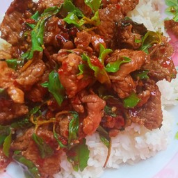 อิ่มกระเพรา เรายำแซ่บ@ลูกชิ้นทอด