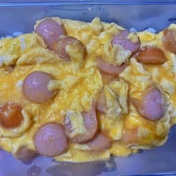 ข้าวไข่ข้นไส้กรอก