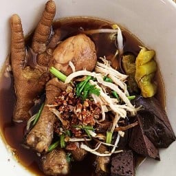 ก๋วยเตี๋ยวไก่มะระ นายต้อง