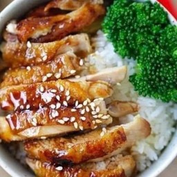 ข้าวไก่ย่างซอสเกาหลี