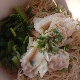 ข้าวหมูแดงอบโอ่งเจ้หน่อง