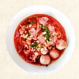 ก๋วยเตี๋ยวเนื้อน้ำตกต้มยำ