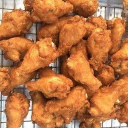 ส้มตำป้าเพ็ญเอื้ออาทรตึก100