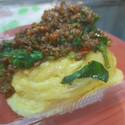 กะเพราเนื้อไข่ข้น