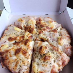 ร้านพิซซ่า ฮาเล่ย์ & ล็อค (น้องไอเท็ม&พี่ไอติม)