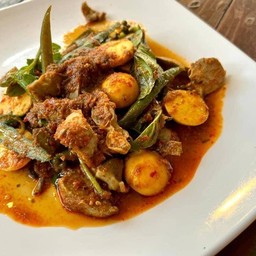 ผัดพริกแกงไข่อ่อน