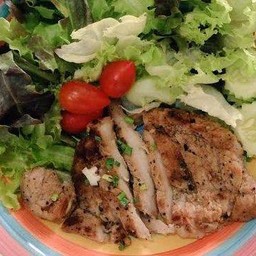 สลัดหมูย่าง