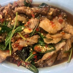 ผัดกะเพราเนื้อย่าง