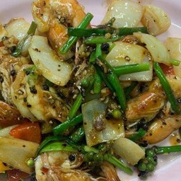 กุ้งผัดพริกไทยดำ