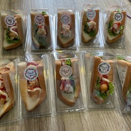 แซนวิสห่มผ้า by น้องใหม่