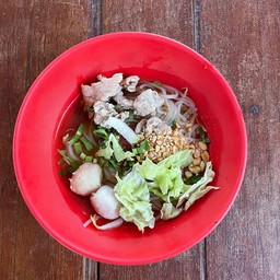 ก๋วยเตี๋ยวหมูน้ำแดง