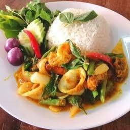 พริกแกงทะเลราดข้าว