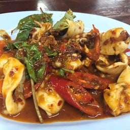 หมึกผัดพริกเผาราดไข่แดง