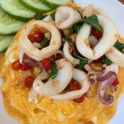 ข้าวกะเพราปลาหมึก