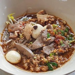 ก๋วยเตี๋ยวหมู คุณแม่