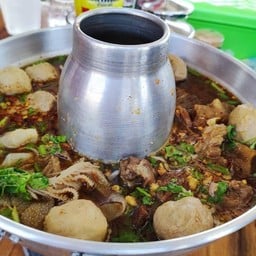 ก๋วยเตี๋ยวเรือศรีสามพรานบางปลาbyนายตัส ถนนบางปลา