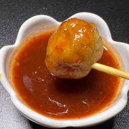 ลูกชิ้นทอด!!(น้ำจิ้ม พิษณุโลก) ~ ข้าวเหนียวหมูปิ้ง สุขาภิบาล5 (อรุณธร)