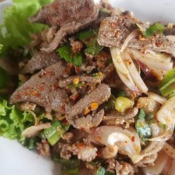 ลาบหมูเป็นกับ