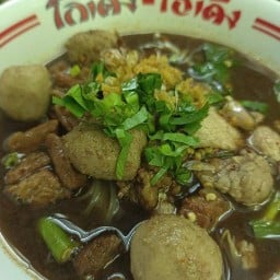 เจ้อ้อยขายก๋วยเตี๋ยวโกเด้งตาเดี่ยวขายขาหมู(7-11ปล่องเหลี่ยม) 7-11 ปล่องเหลี่ยม