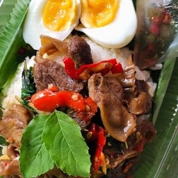 ข้าวกระเพราหมูตุ๋นนนน้ำเตี๋ยว