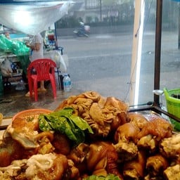 วันชัยข้าวขาหมู