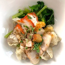เกี๊ยวน้ำหมู หมูกรอบ