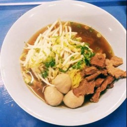 บะหมี่ลูกชิ้นเนื้อตุ๋น (น้ำ)