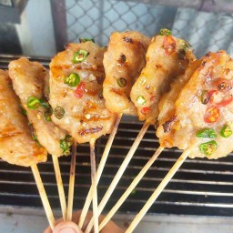 หมูปิ้ง เยิ้มเยิ้ม