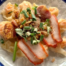 เกี๊ยวน้ำกุ้ง หมูกรอบ