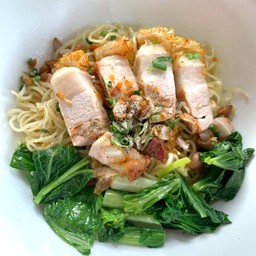 บะหมี่หมูกรอบ