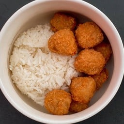 ข้าวไก่ป๊อปเขย่าผง