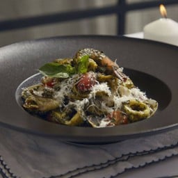 Creamy Pesto Seafood Linguine