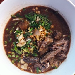 ก๋วยเตี๋ยวเนื้อหมี่เหลืองน้ำตก  (เนื้อเปื่อย)
