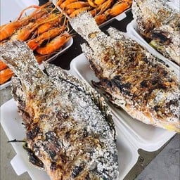 ปลาเผา เจ๊ปุ๊ ตลาดเจริญพร