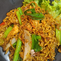 เส้นหมี่ผัดเนื้อ