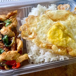 ผัดกระเพรา (กับข้าว)
