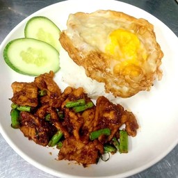 ข้าว พริกแกงหมูชิ้น