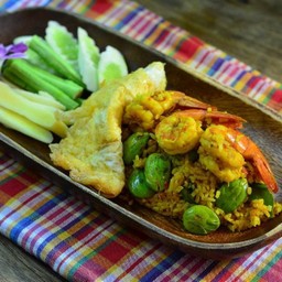 ข้าวผัดสะตอเครื่องแกงกุ้ง+ไข่เจียว