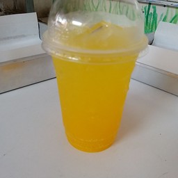 น้ำมะม่วงโซดาเย็น Mango syrup with soda