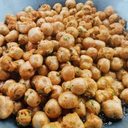 ทอดมันมณีจันทร์ หน้าร้านฉัตรทองไหมไทย