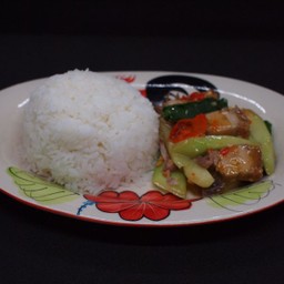 ข้าวคะน้าหมูกรอบ