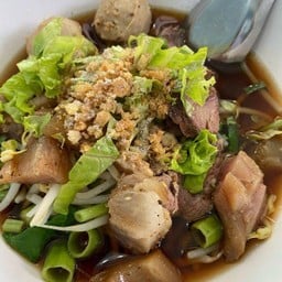 ก๋วยเตี๋ยว ลูกชิ้นเนื้อ เอ็นแก้ว